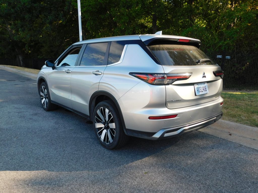 Thumbnail: 2025 Mitsubishi Outlander - 3