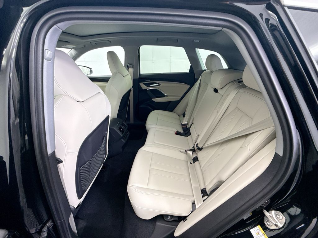 Thumbnail: 2025 Audi Q5 - 20