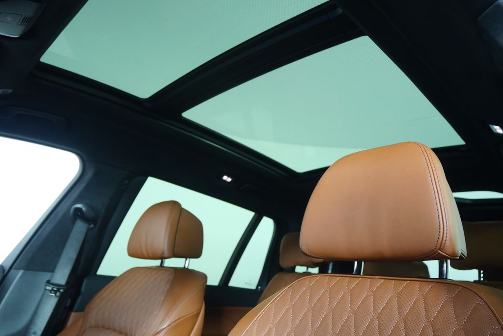 Thumbnail: 2025 BMW X7 - 12