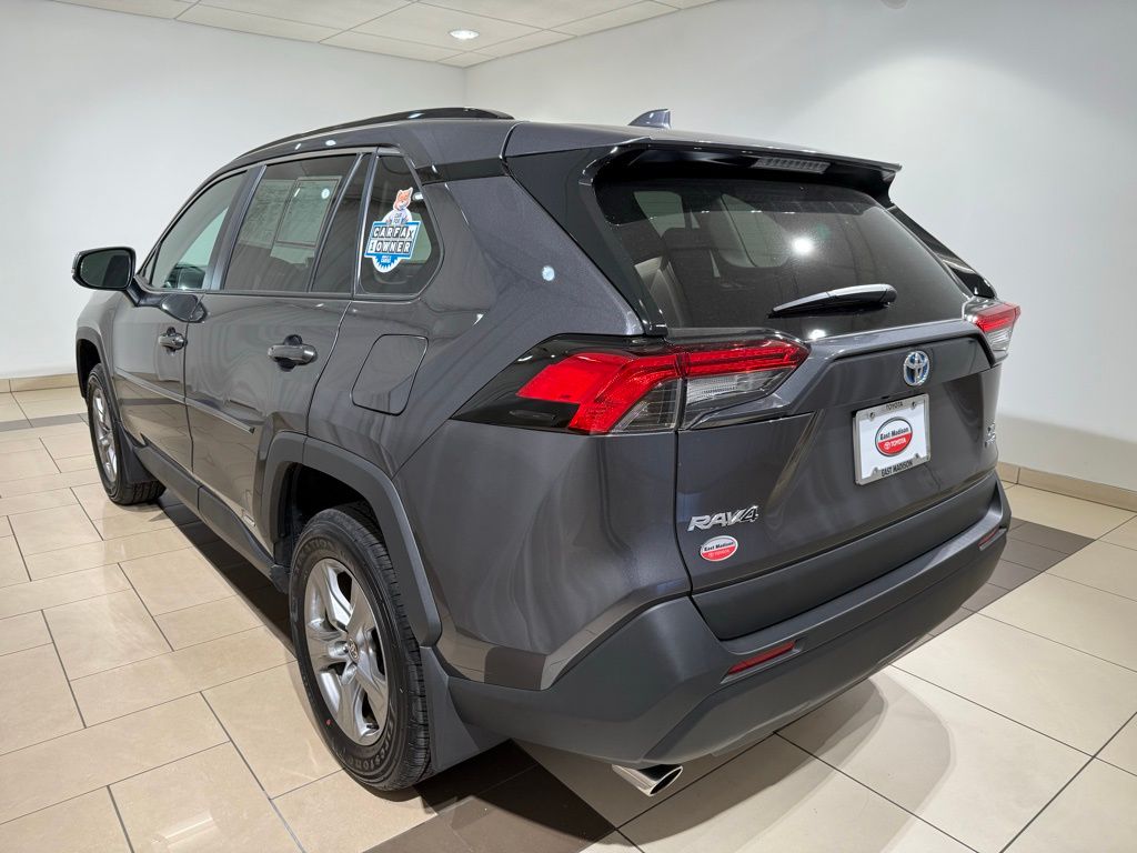 2024 Toyota RAV4 XLE 3