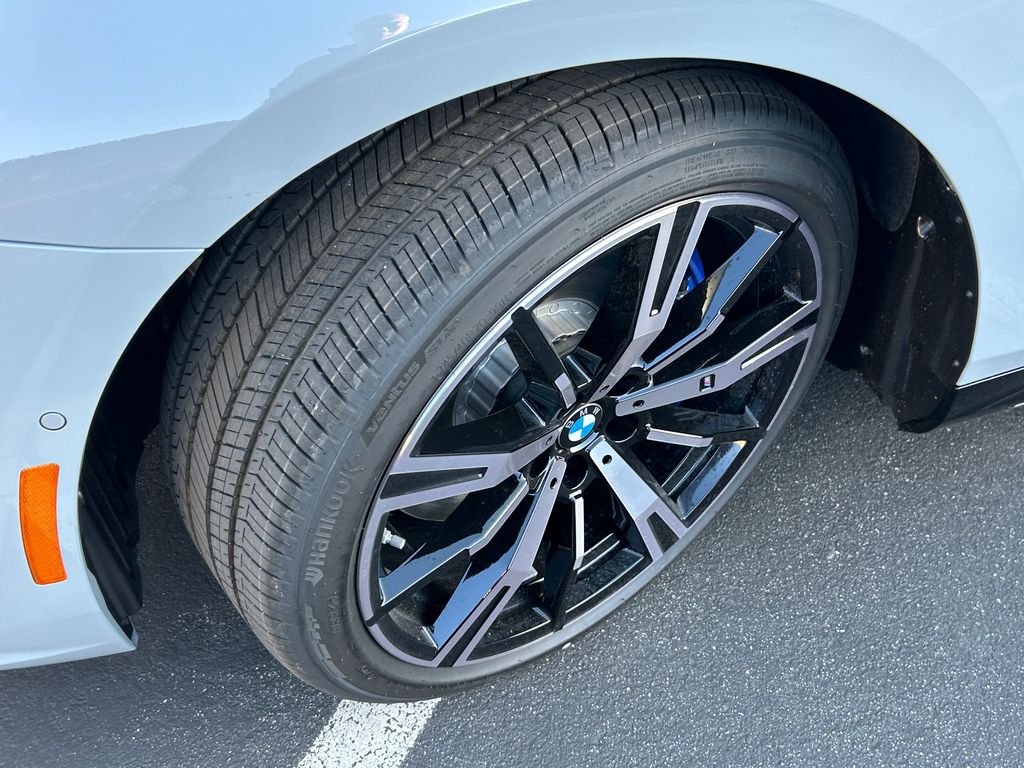 Thumbnail: 2026 BMW 5 Series - 3