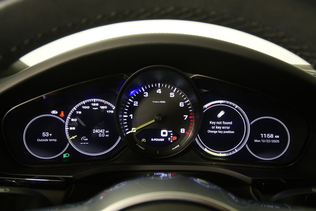 Thumbnail: 2023 Porsche Cayenne - 23