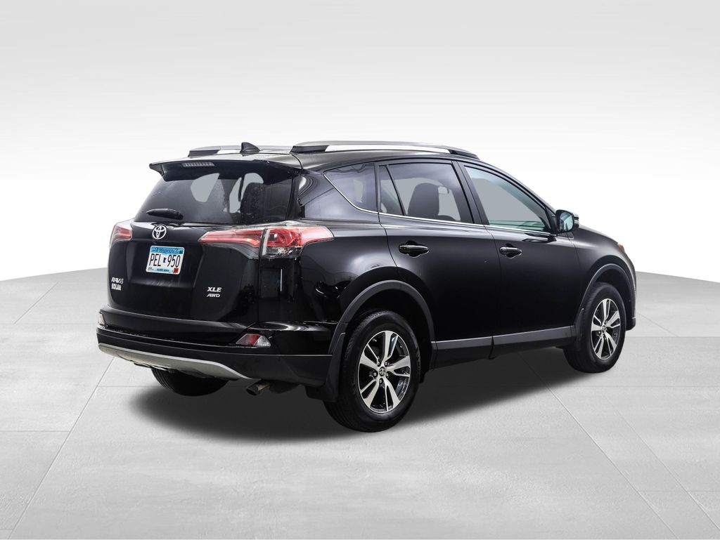 Thumbnail: 2017 Toyota RAV4 - 5