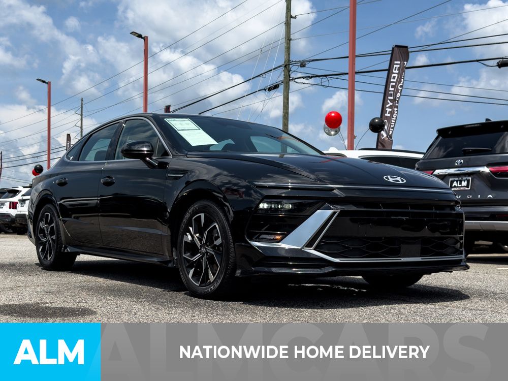 Used 2024 Black Hyundai SEL image 4