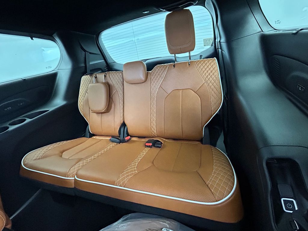 New 2026 Bright White Clearcoat Chrysler Pinnacle image 27