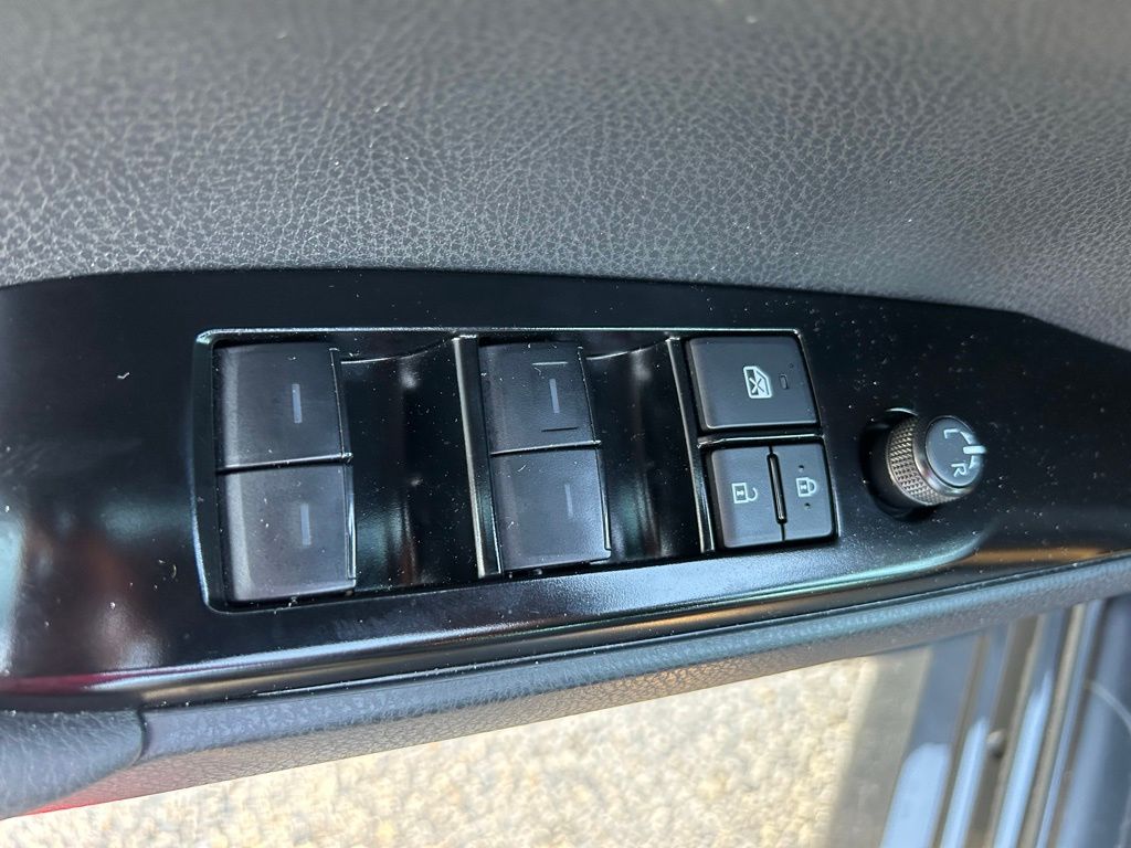 Thumbnail: 2025 Toyota Camry - 16