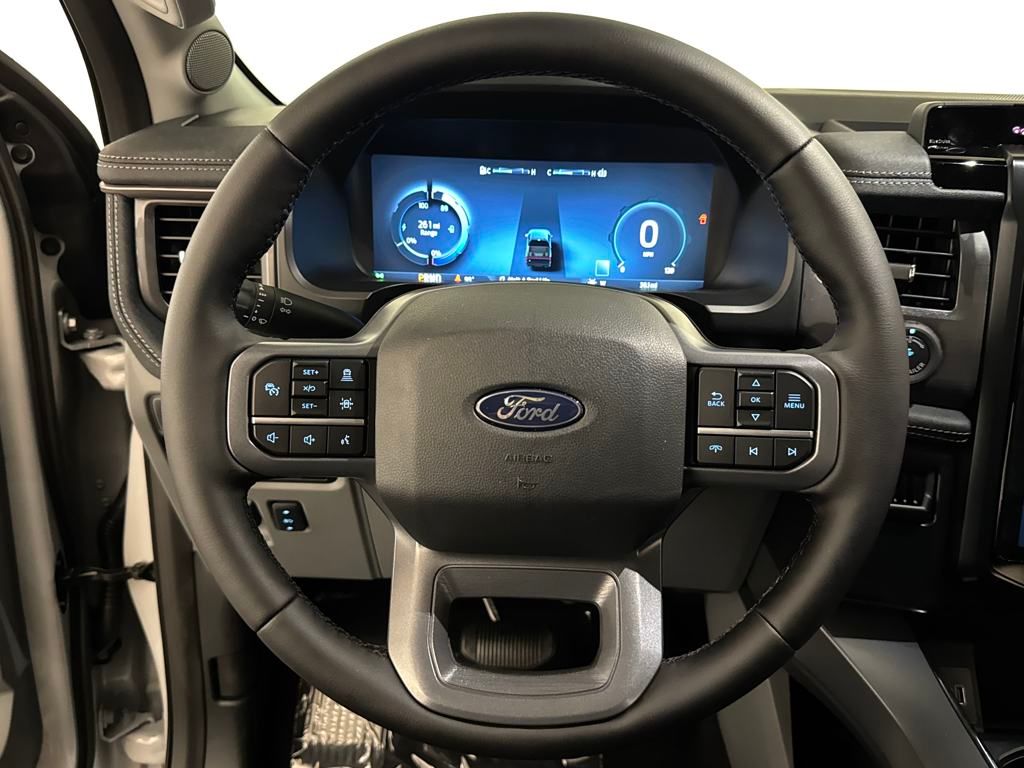 2025 Ford F-150 Lightning photo 8