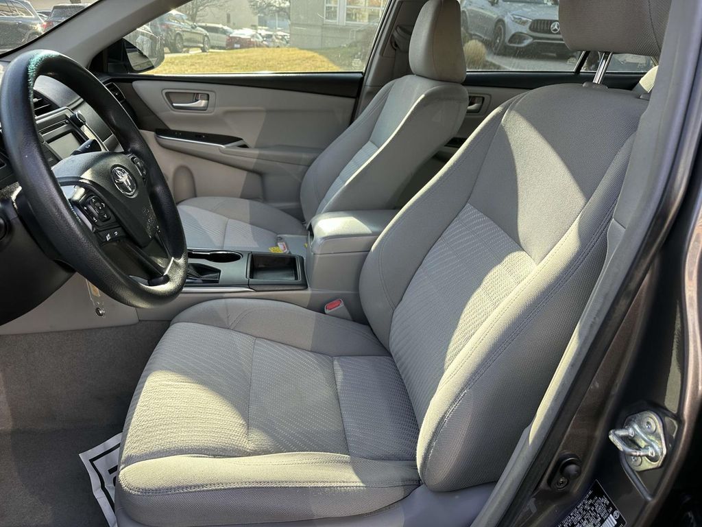 2015 Toyota Camry LE 18