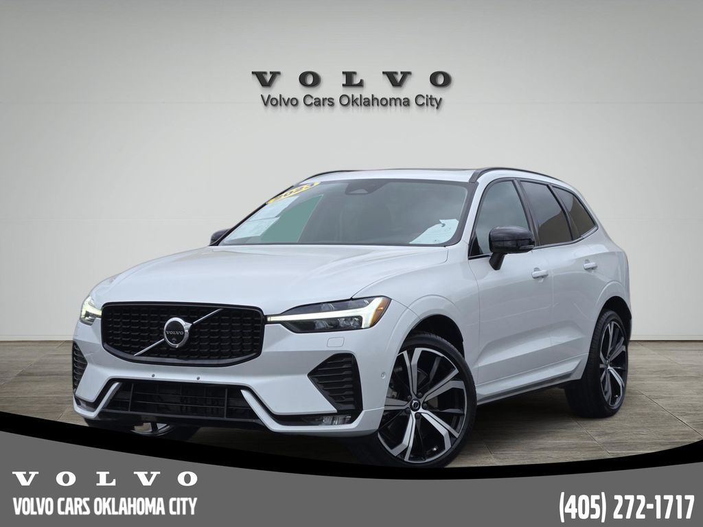 2023 Volvo XC60 B6 Ultimate Dark Theme