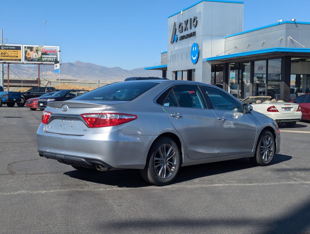 2016 Toyota Camry SE 9