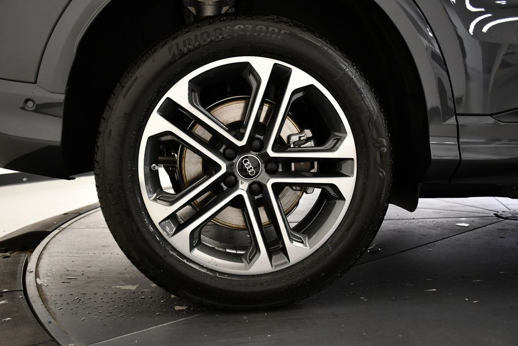 Thumbnail: 2025 Audi Q5 - 15