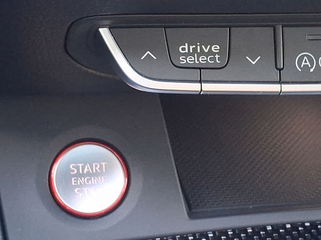 Thumbnail: 2024 Audi SQ5 - 25