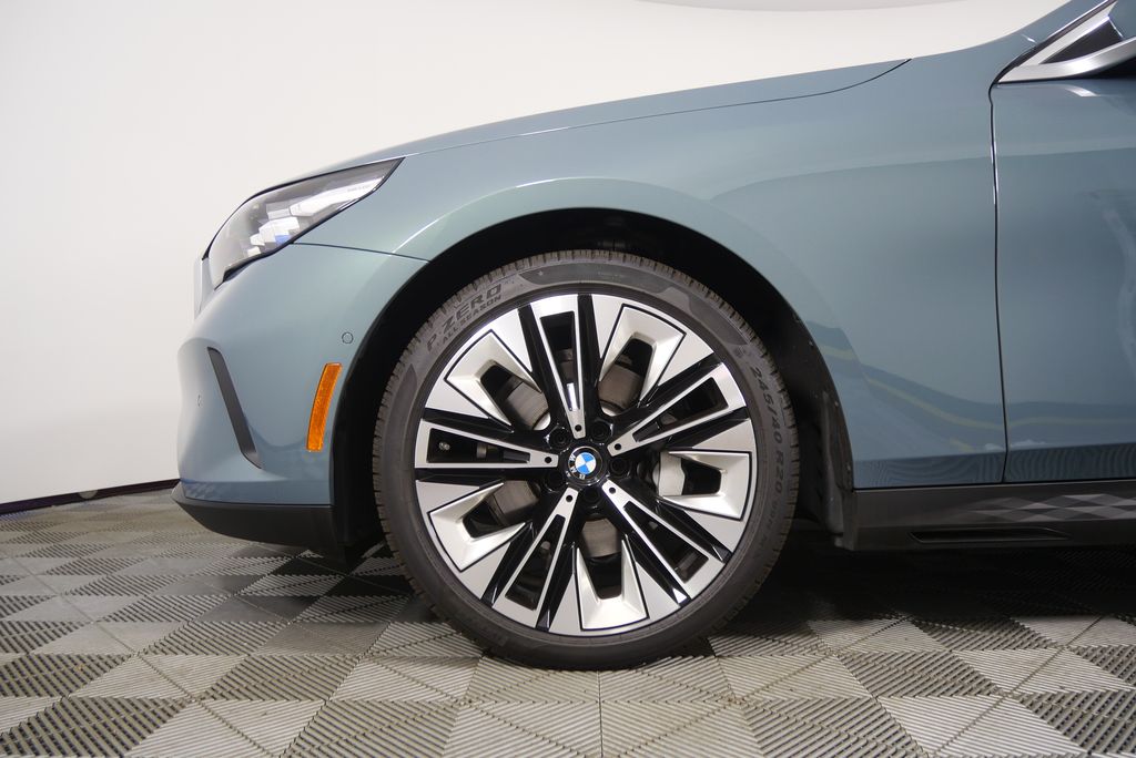 Thumbnail: 2025 BMW 5 Series - 7