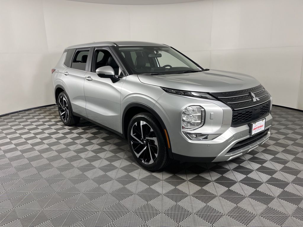 Thumbnail: 2024 Mitsubishi Outlander - 15