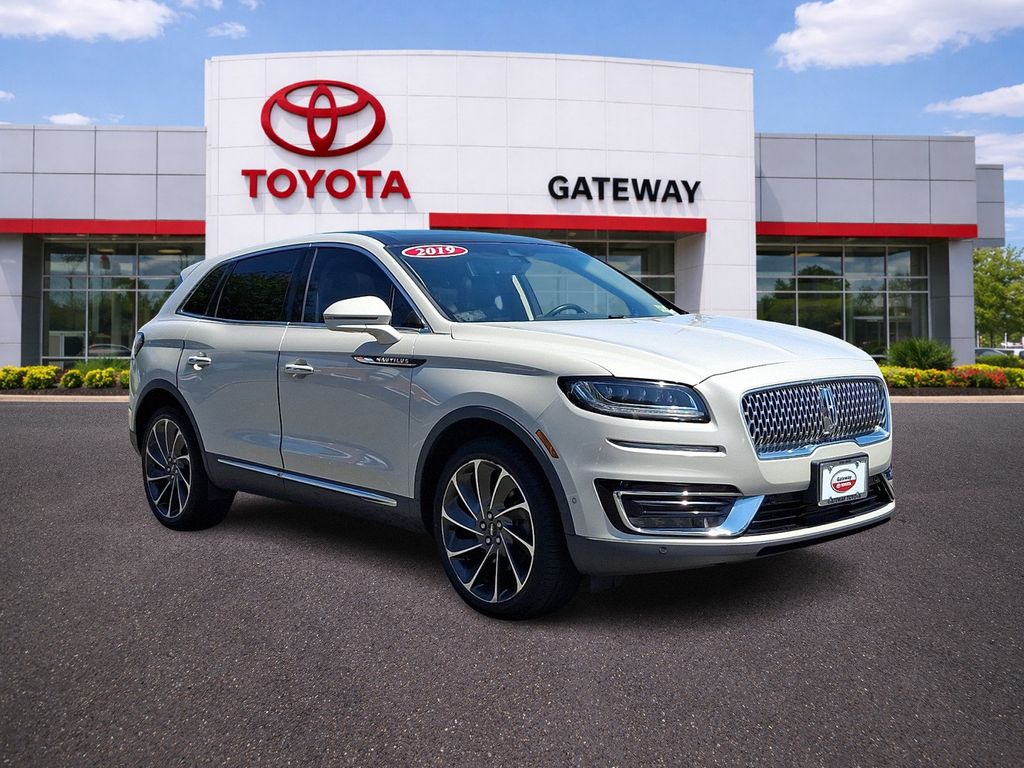 Thumbnail: 2019 Lincoln Nautilus - 3