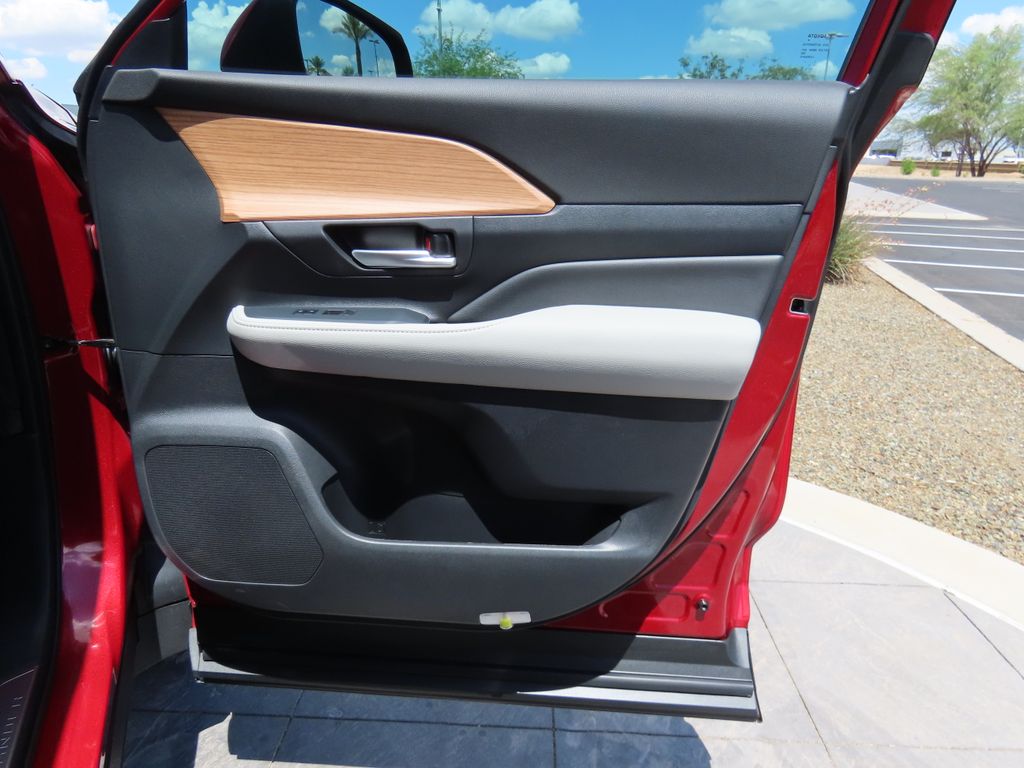 2025 Toyota Grand Highlander Limited 25