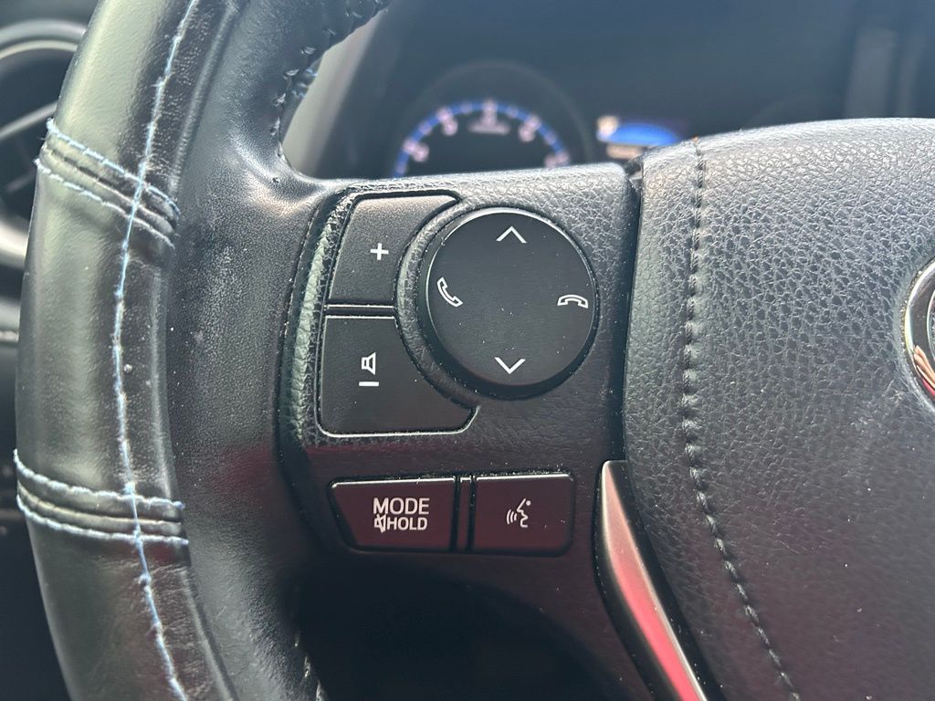 Thumbnail: 2018 Toyota RAV4 - 19