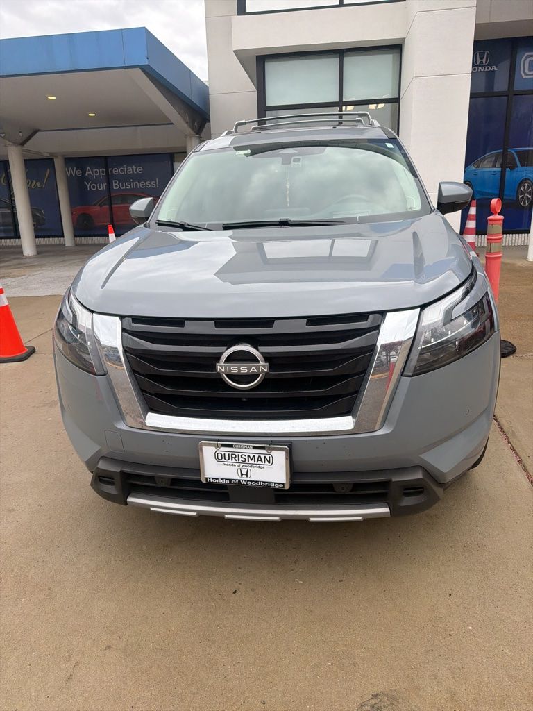2025 Nissan Pathfinder Platinum 4WD
