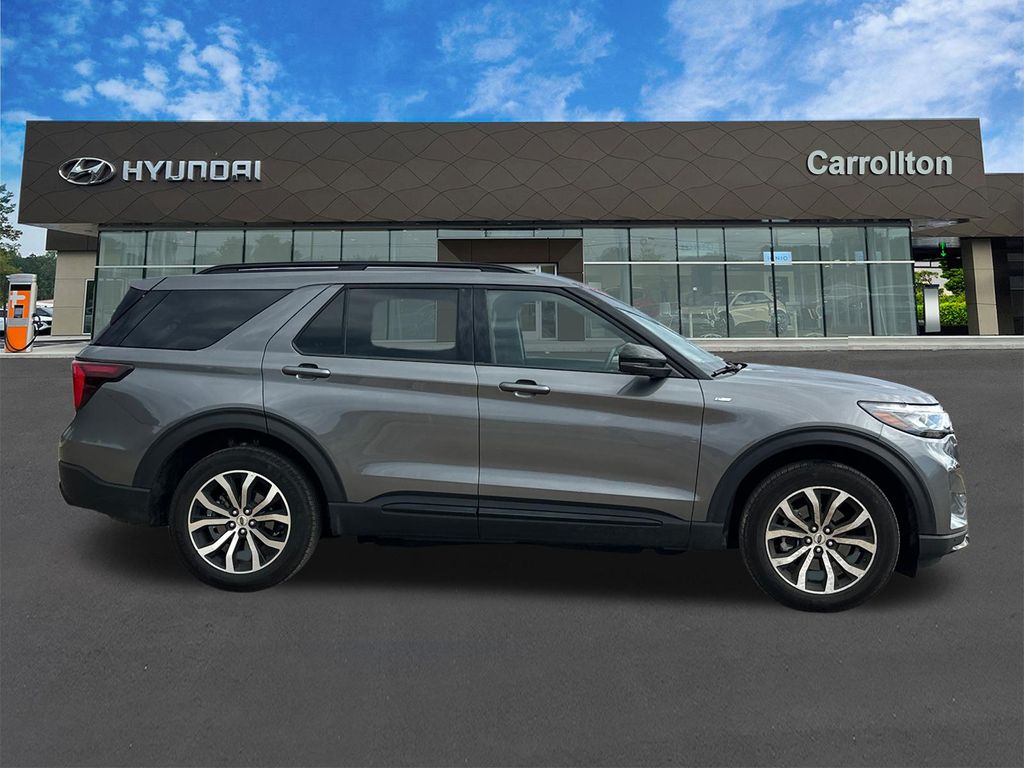 Used 2025 Gray Metallic Ford ST-Line image 4