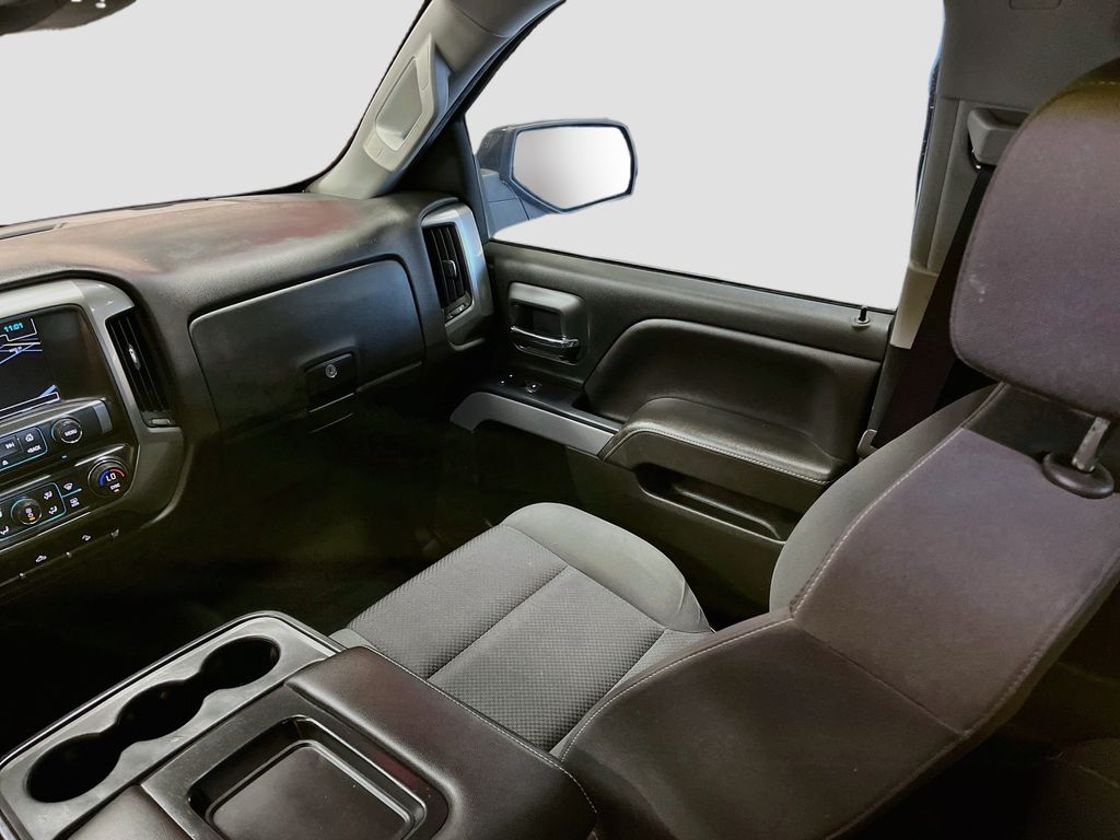 Used 2018 Graphite Metallic Chevrolet LT image 22