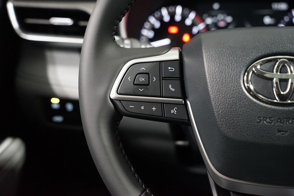 Thumbnail: 2026 Toyota Highlander - 14