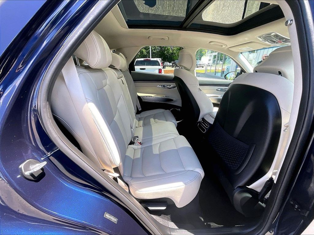 2026 Genesis GV70 — photo 16