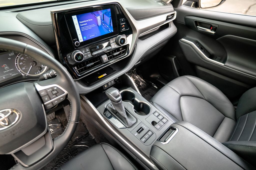 Used 2023 Toyota Highlander SUV