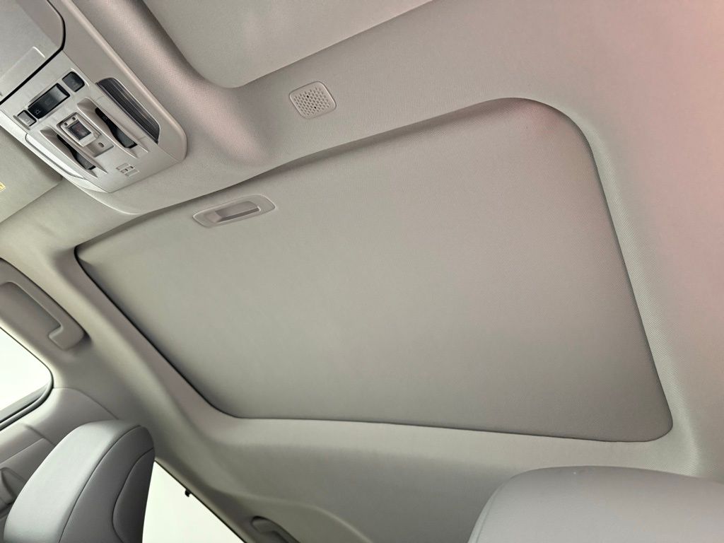 Thumbnail: 2022 Toyota Highlander - 19