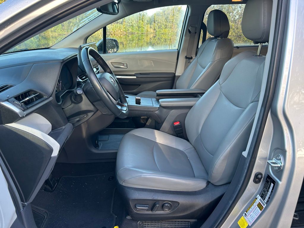 Thumbnail: 2024 Toyota Sienna - 15