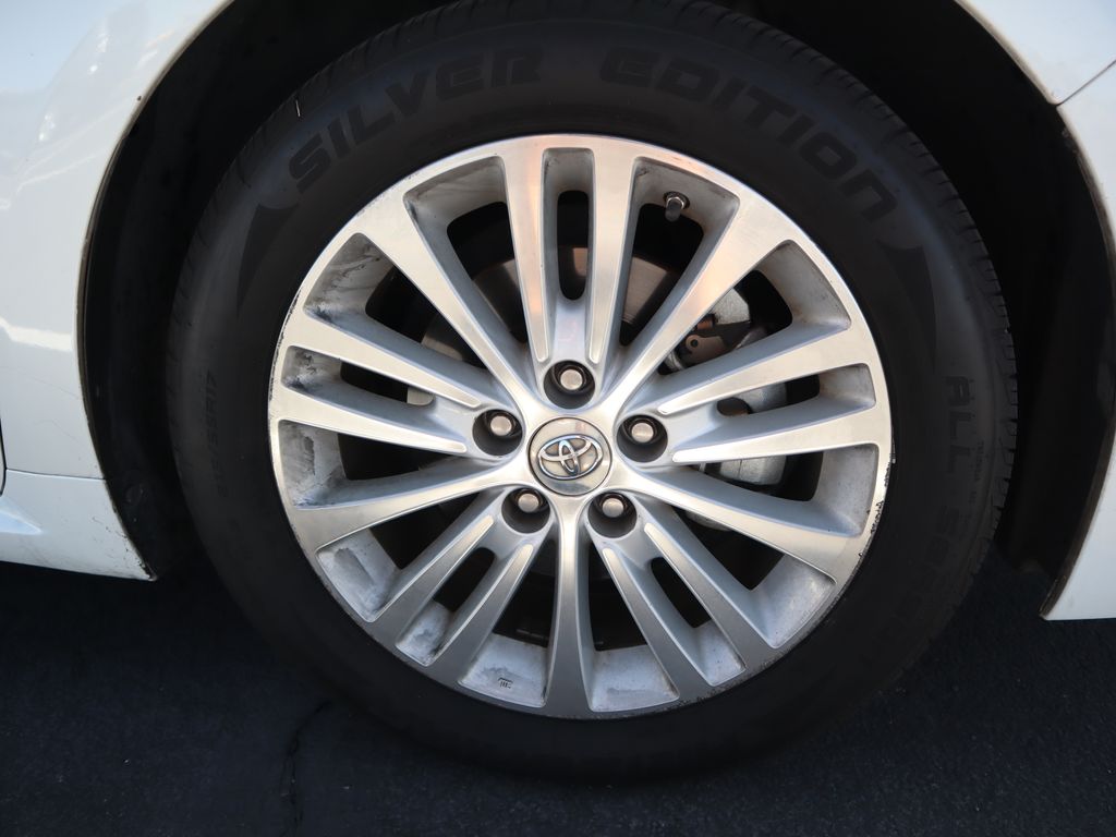 2014 Toyota Avalon XLE 18