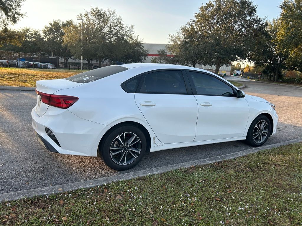 Thumbnail: 2022 Kia Forte - 5