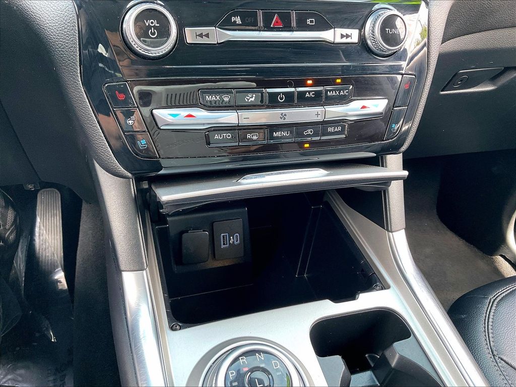 2023 Ford Explorer — photo 25