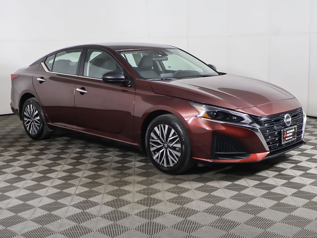 Used 2024 Red Nissan 2.5 SV image 2