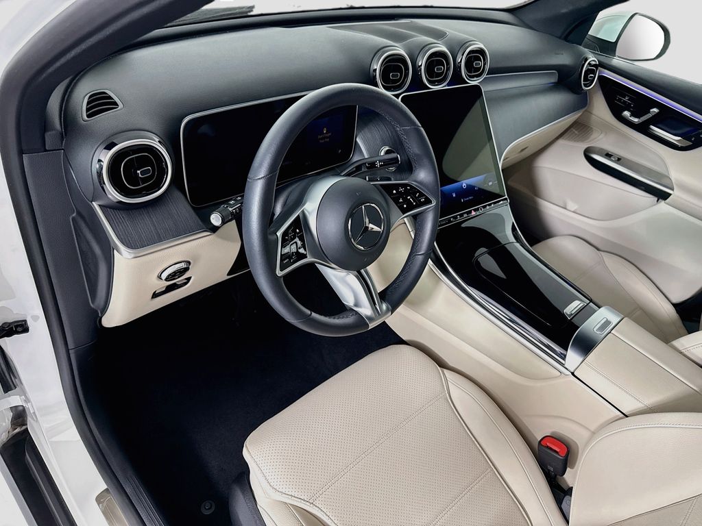 Thumbnail: 2025 Mercedes-Benz GLC - 9