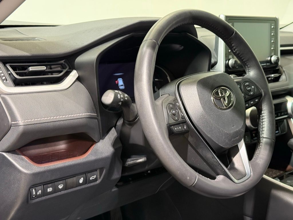 Thumbnail: 2020 Toyota RAV4 - 17