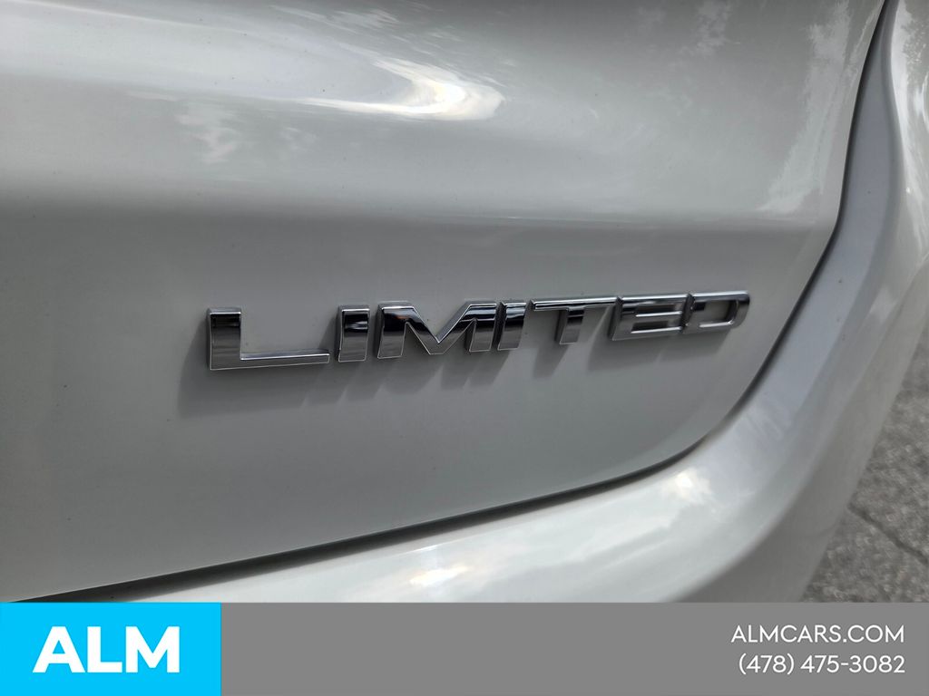 Used 2025 White Jeep Limited image 10