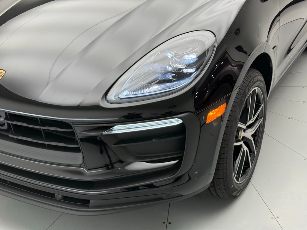 Thumbnail: 2025 Porsche Macan - 30