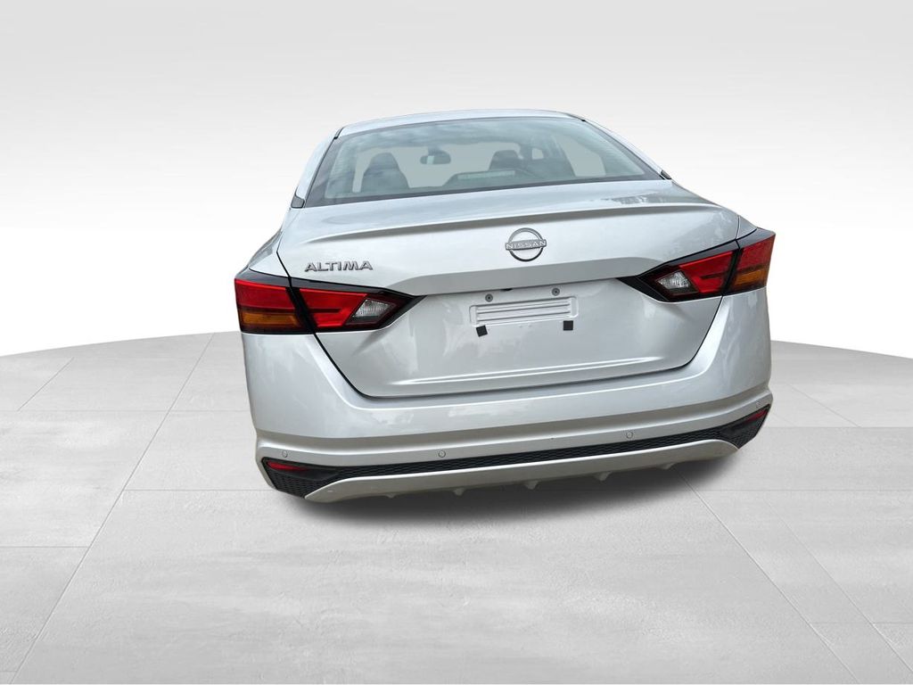 2024 Brilliant Silver Metallic Nissan Altima 2.5 S FWD Sedan