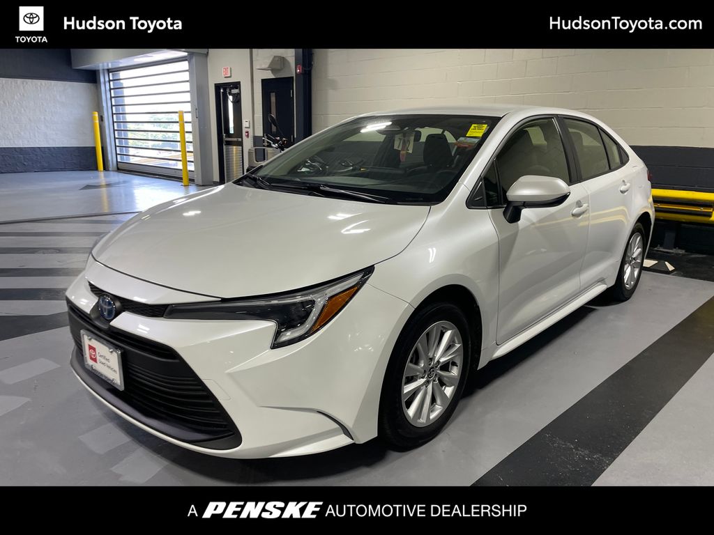 2024 Toyota Corolla LE Hero Image