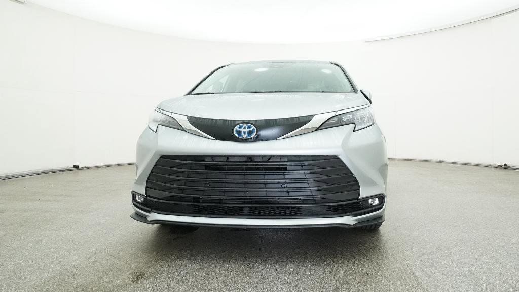 Thumbnail: 2025 Toyota Sienna - 27