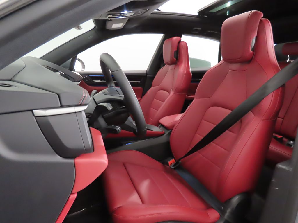 Thumbnail: 2025 Porsche Macan - 5