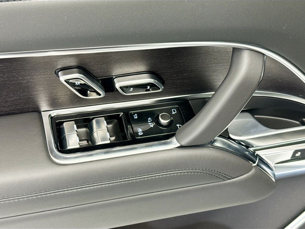 Thumbnail: 2026 Land Rover Range Rover - 22