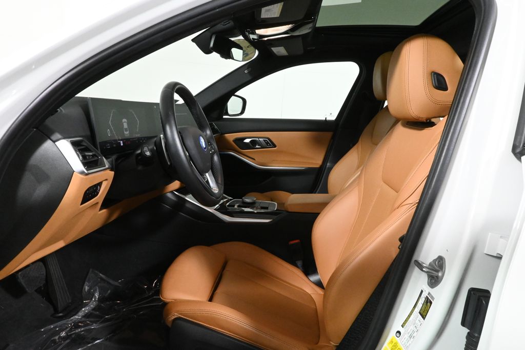 Thumbnail: 2023 BMW 3 Series - 3