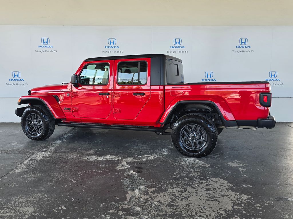 Thumbnail: 2024 Jeep Gladiator - 4