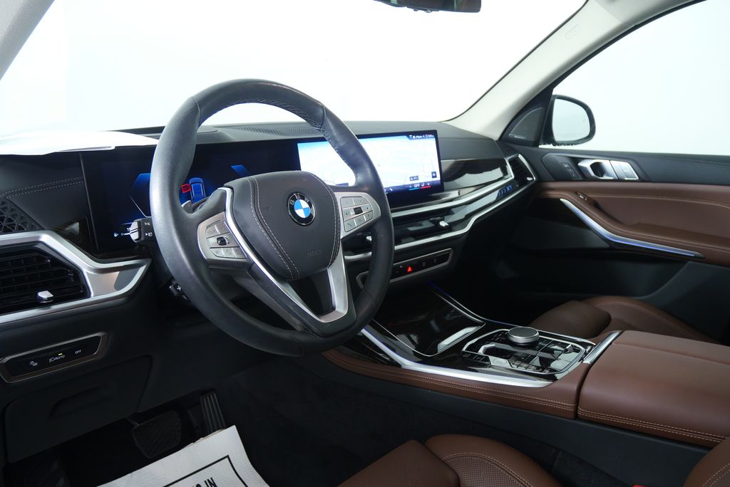 Thumbnail: 2026 BMW X7 - 13