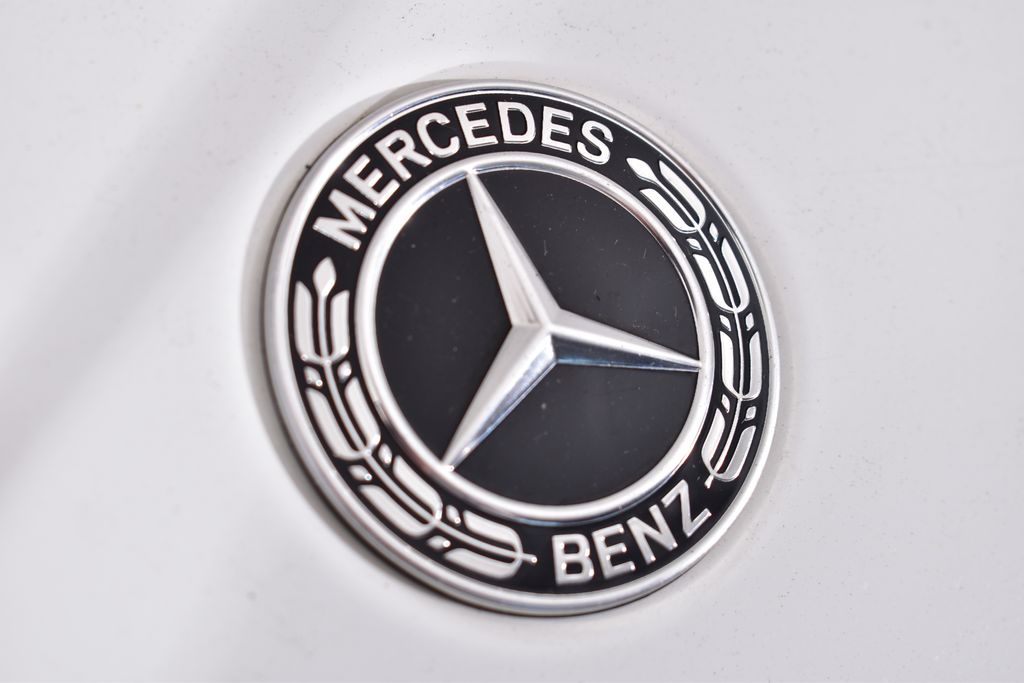 Thumbnail: 2023 Mercedes-Benz GLC - 10