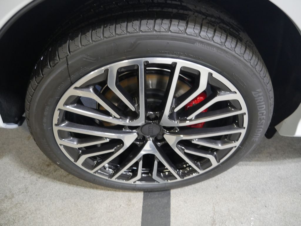 Thumbnail: 2026 Audi SQ5 - 13