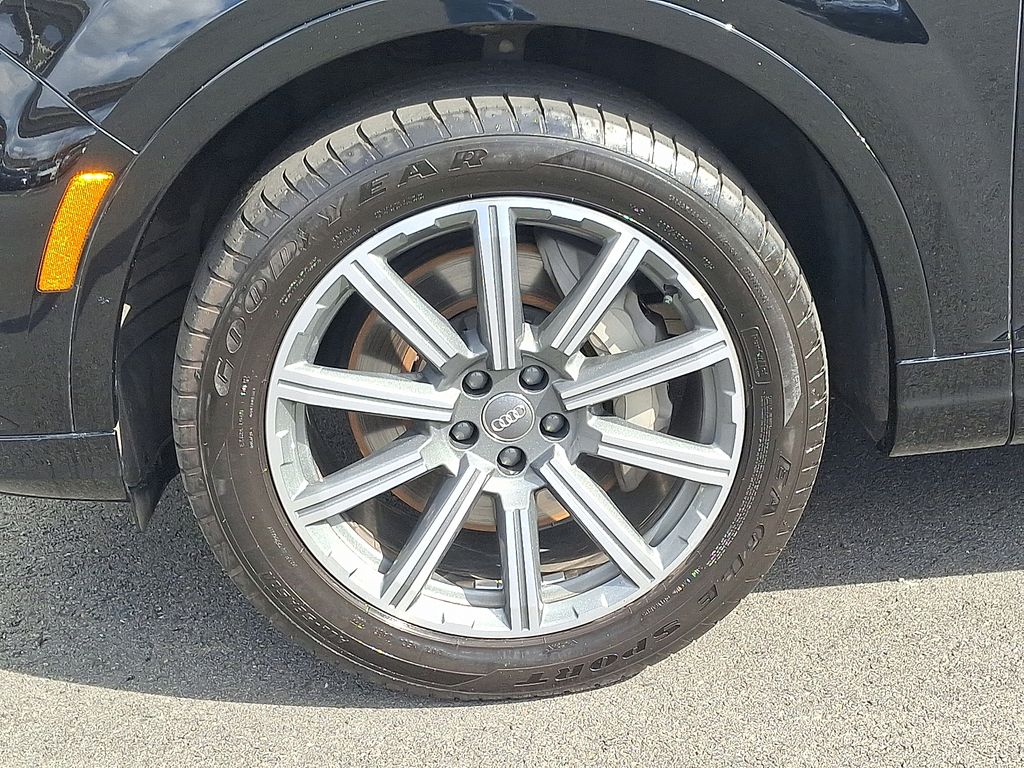 Thumbnail: 2017 Audi Q7 - 8