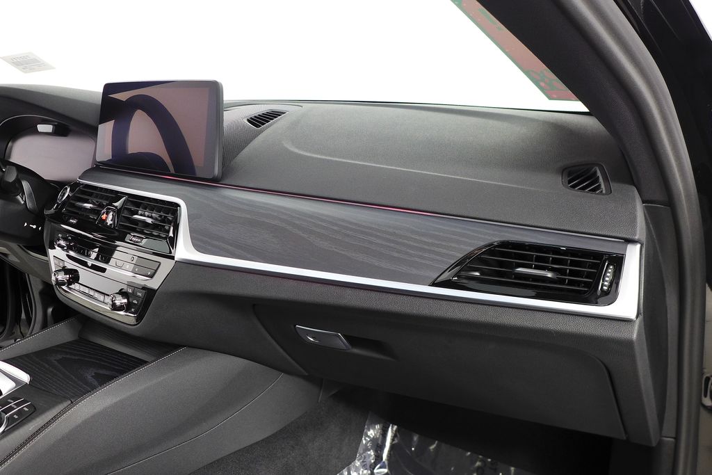 Thumbnail: 2022 BMW 5 Series - 14