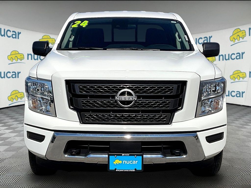 2024 Nissan Titan — photo 2